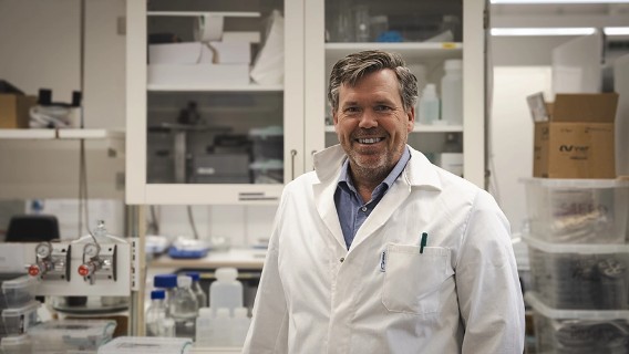 Daniel Söderberg in lab