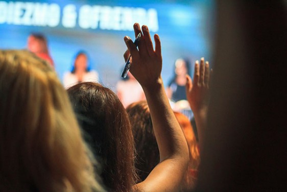 A person raises their hand during a seminar.