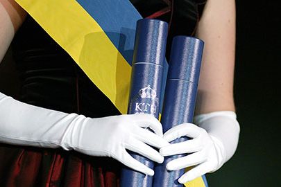 hands holding prizes