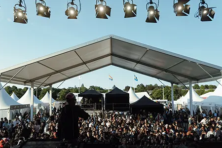 Tents and a crowd at Järvaveckan