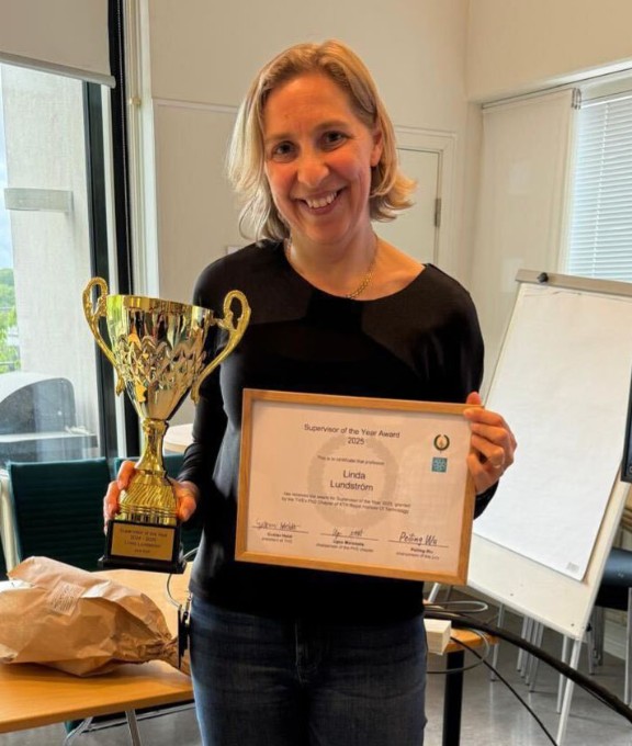 Linda Lundström with an award